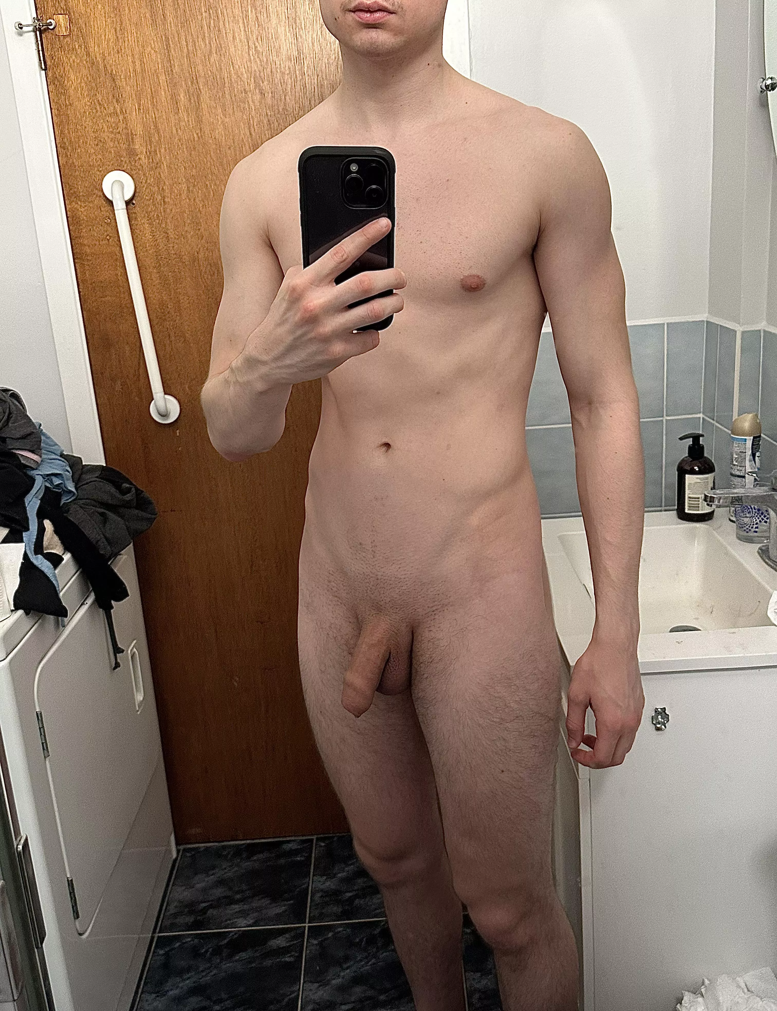 Walking around naked is so freeing (19)