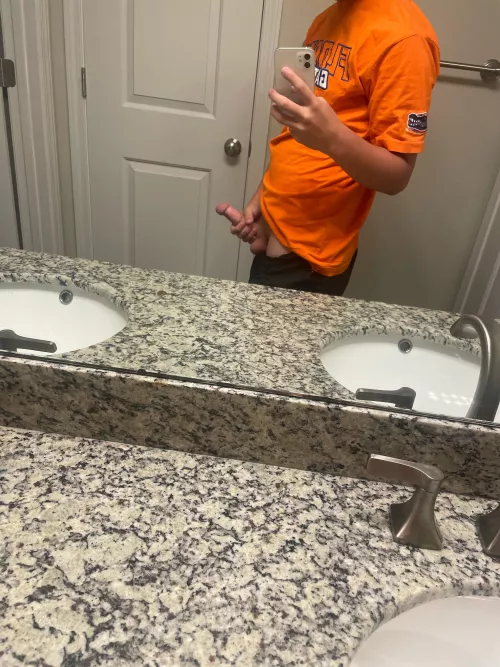 who wants to exchange dick pics maybe ass hole pics too