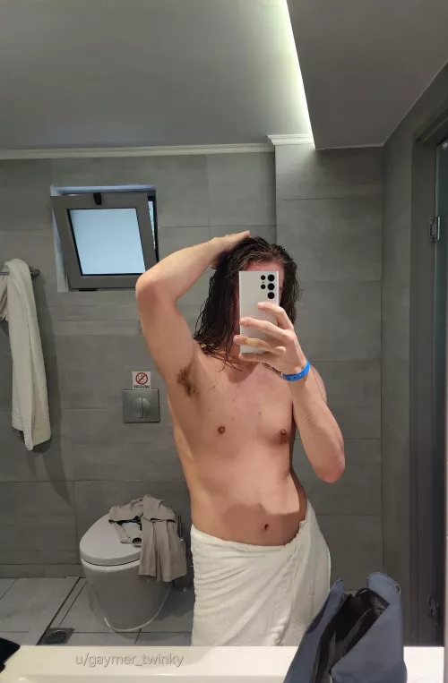 [18]Join me in the hotel room