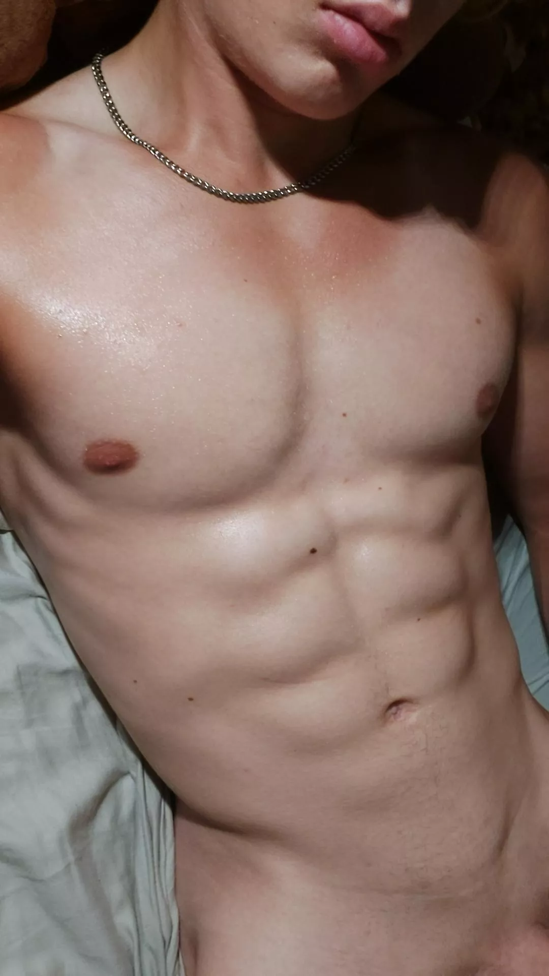 20 for twinks/ femboys w long hair or fit handsome daddys hmu snap: maxhajo1