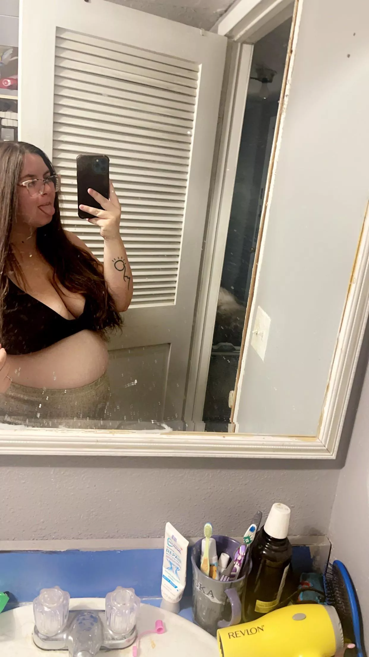 24 weeks pregnant boobs are already leaking 