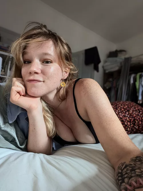 Chilling in bed is actually better that doing my chores (F27)