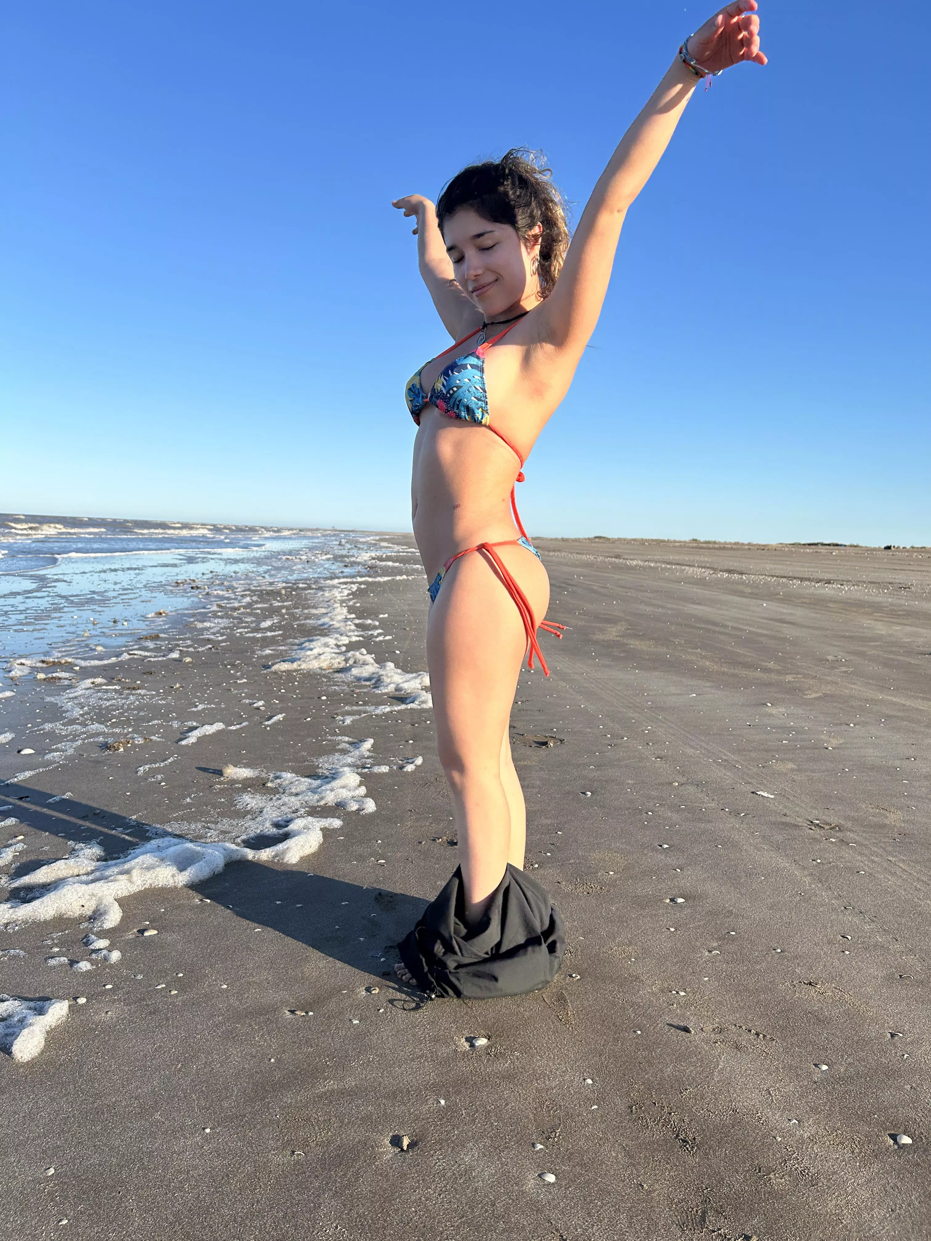 Come help put sunscreen on me