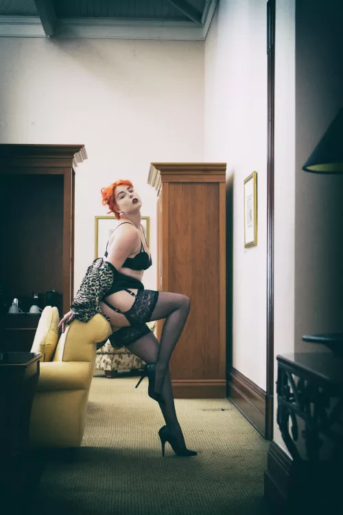 Corporate girly by day, siren by night 💋