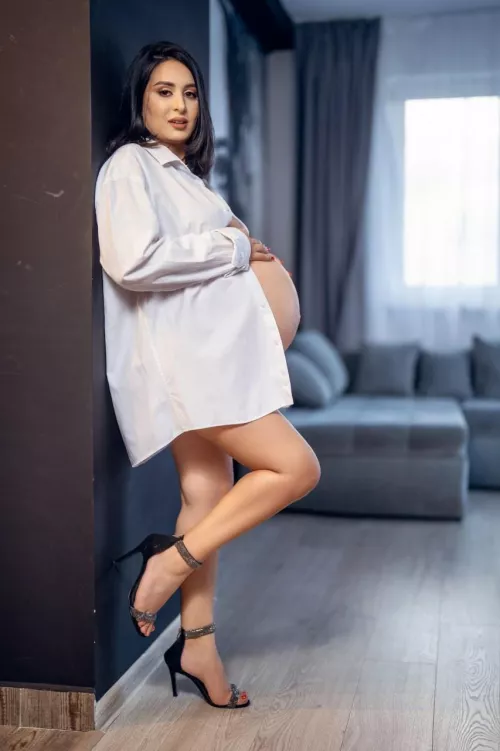 Describe what u’d do to my pregnant body in three words