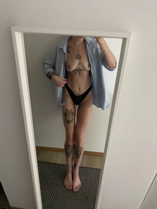 Happy Wednesday babes 🖤