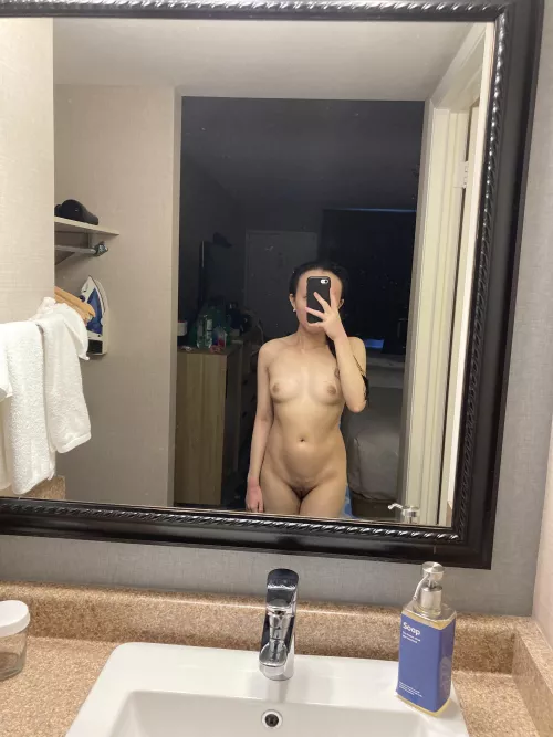 Hotel bathrooms are pretty cool 🫧