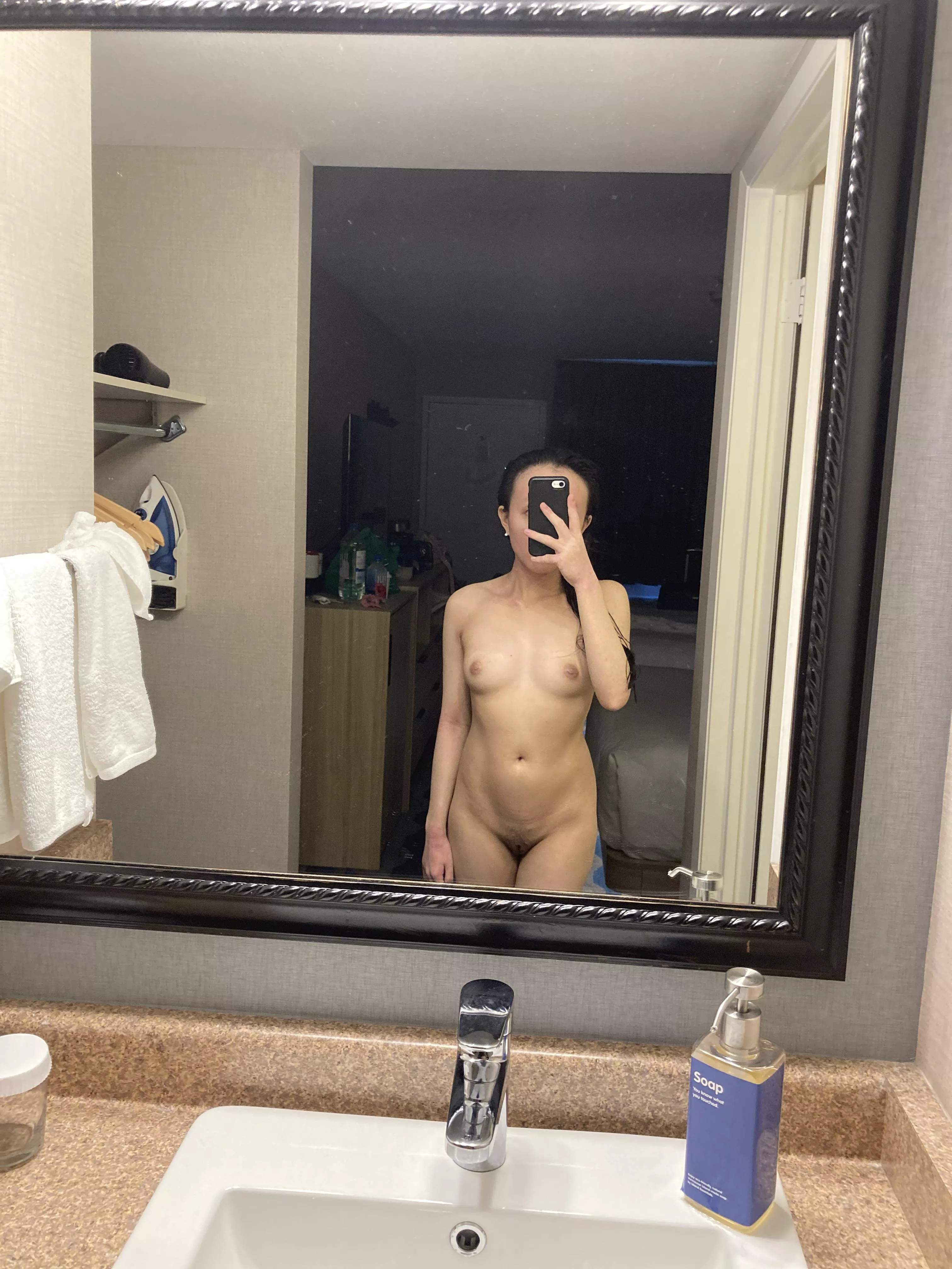 Hotel bathrooms are pretty cool 🫧