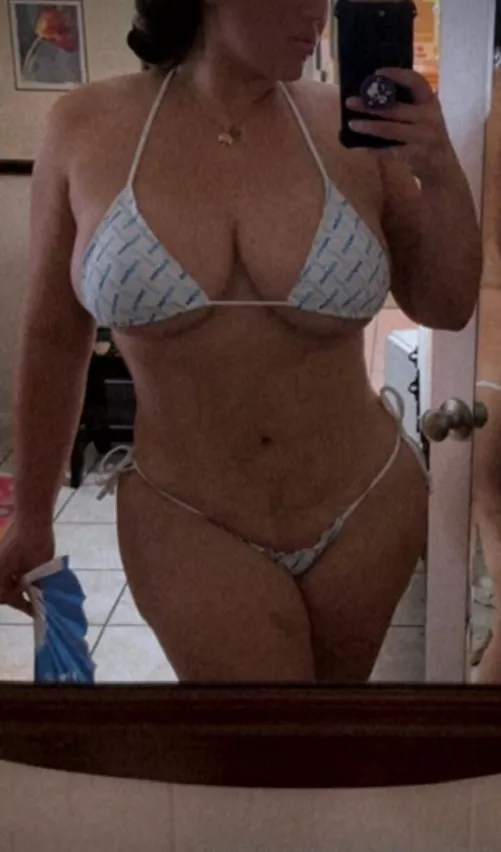 Too thick for this ‘one-size-fits-all’ bikini 