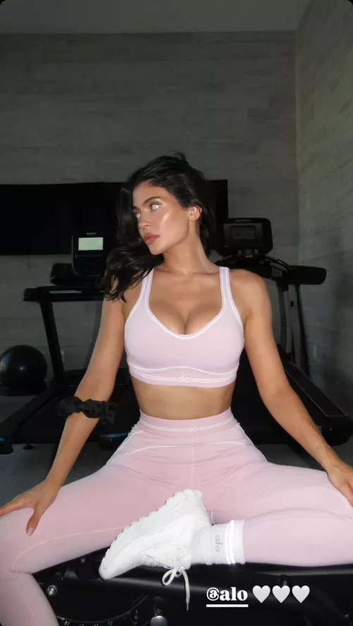 Workout w/ Alo via IG stories 8/25