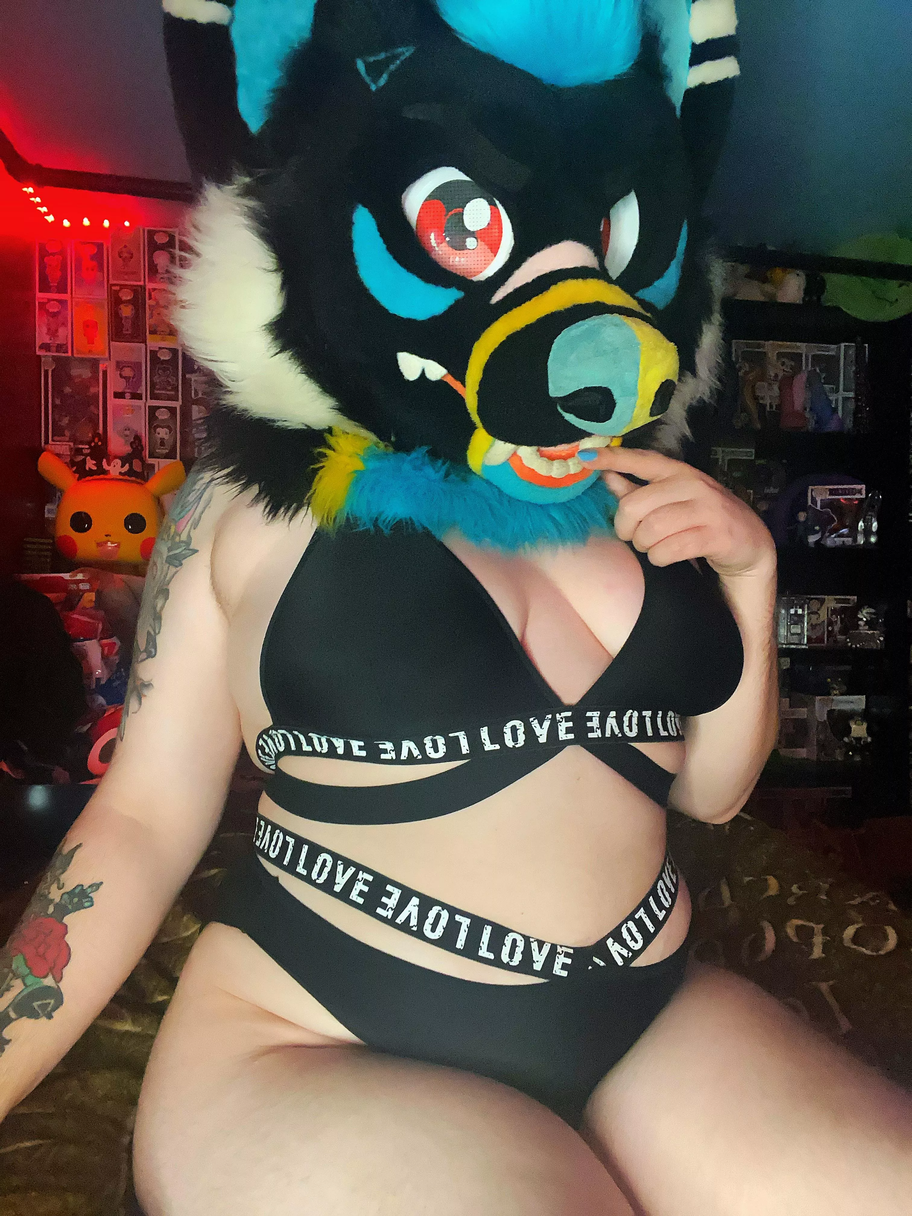 Anyone want to come nap on these thicc thighs? 😘