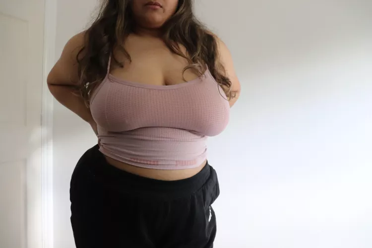 Busty babe in pink top teases in tight pants