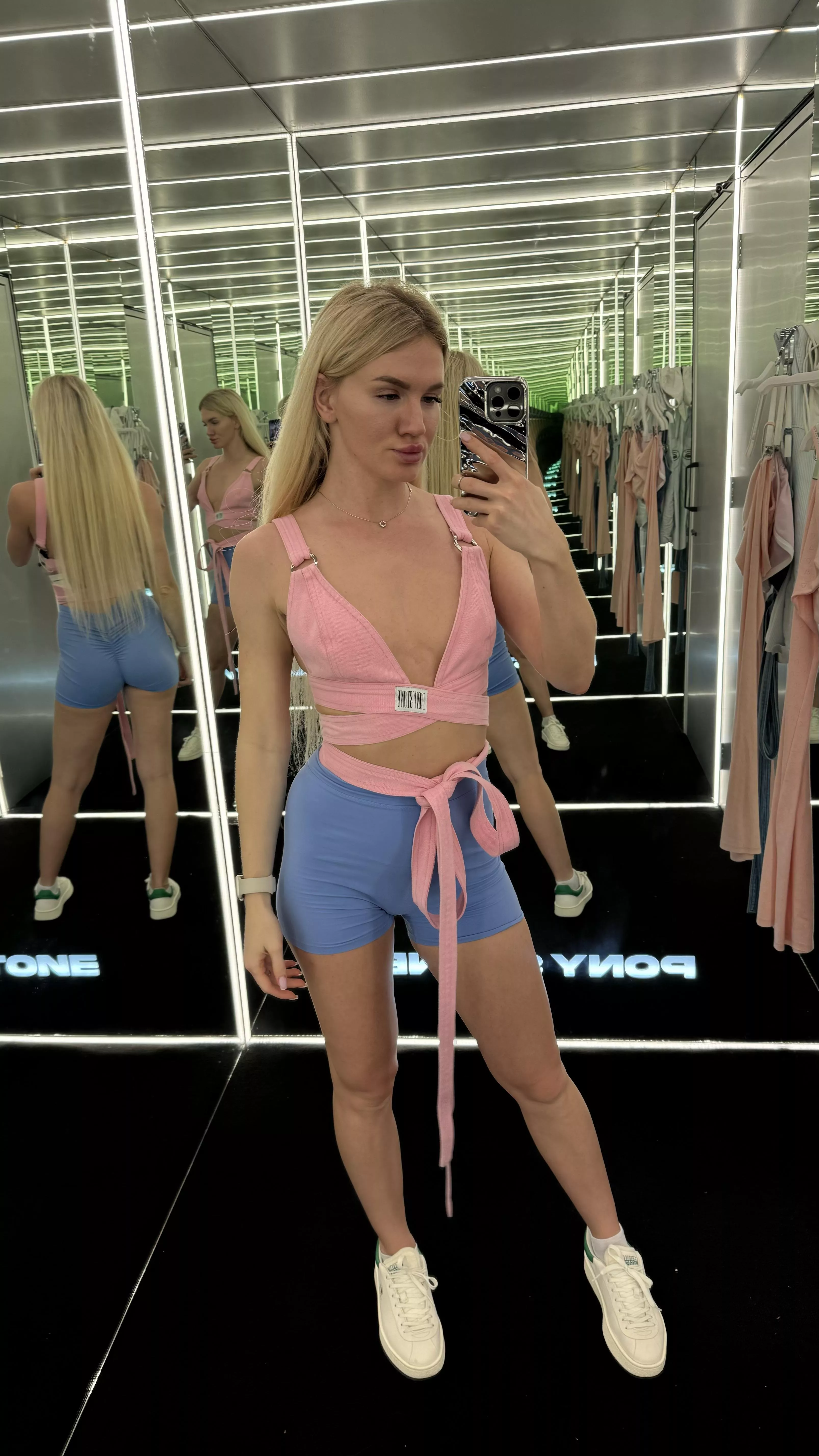 I had a dream of blowing a stranger in the changing room, let's make it come true😛