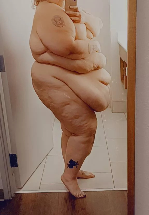 Lemme drop my belly on you. 😏