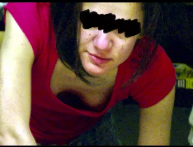 Love going braless. Hoping people look down my top. Love catching them 🔥