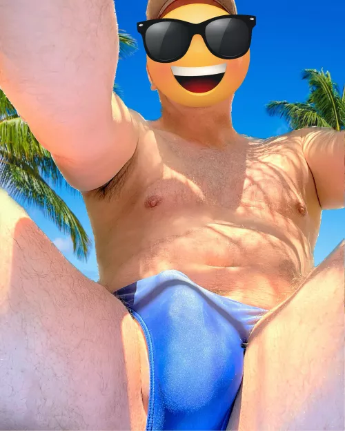 Public beach Bulge😎