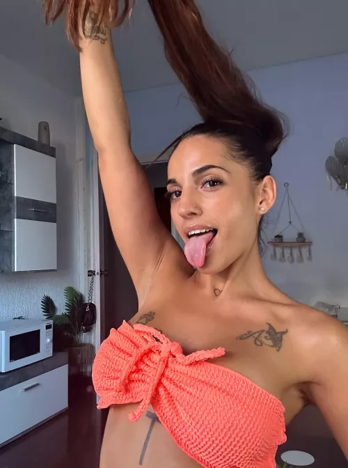 smol body, kinda big tits¿