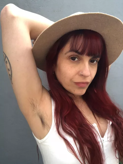Do you like my hairy armpit ? What would you do to it ?