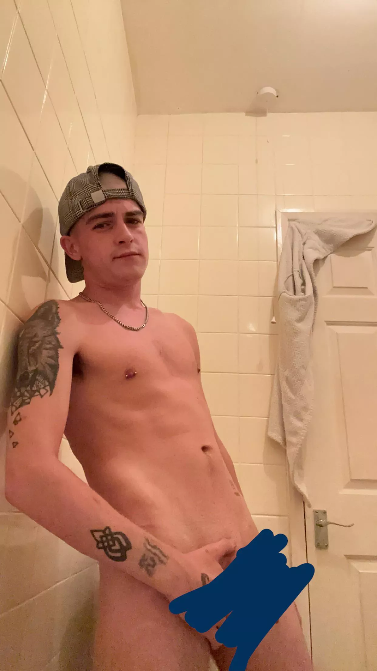 Gay chavy lad just moved to Leeds (uk) 23 M looking for meets 😈