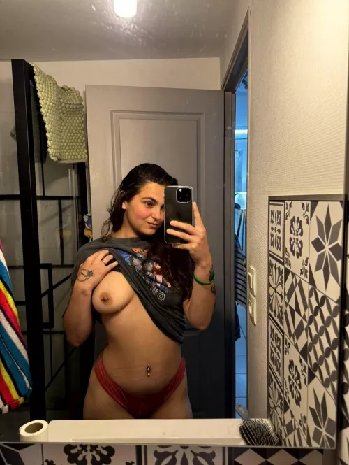 Hi im new what do u think come tell me 