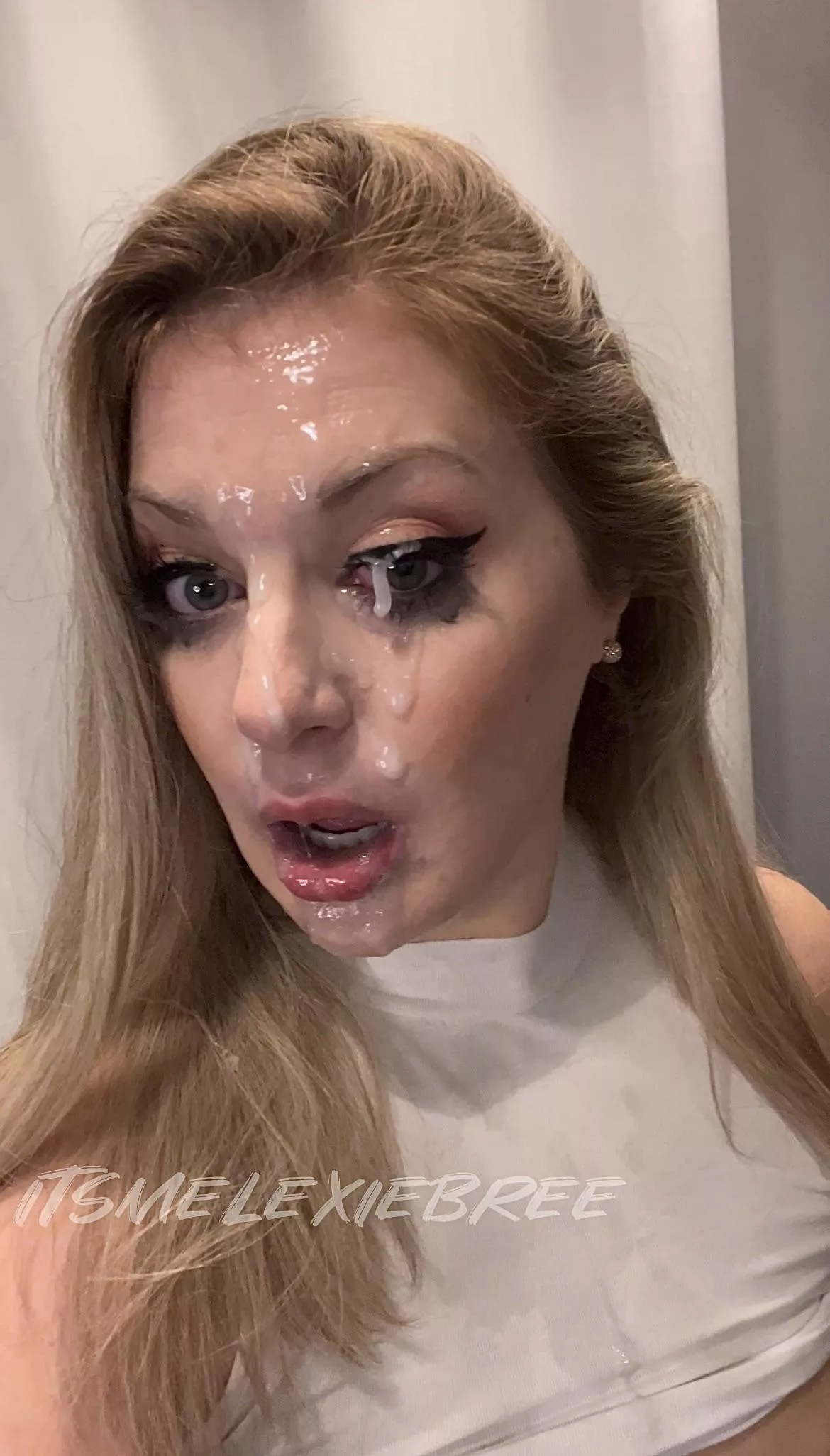 That is one sloppy slut! 