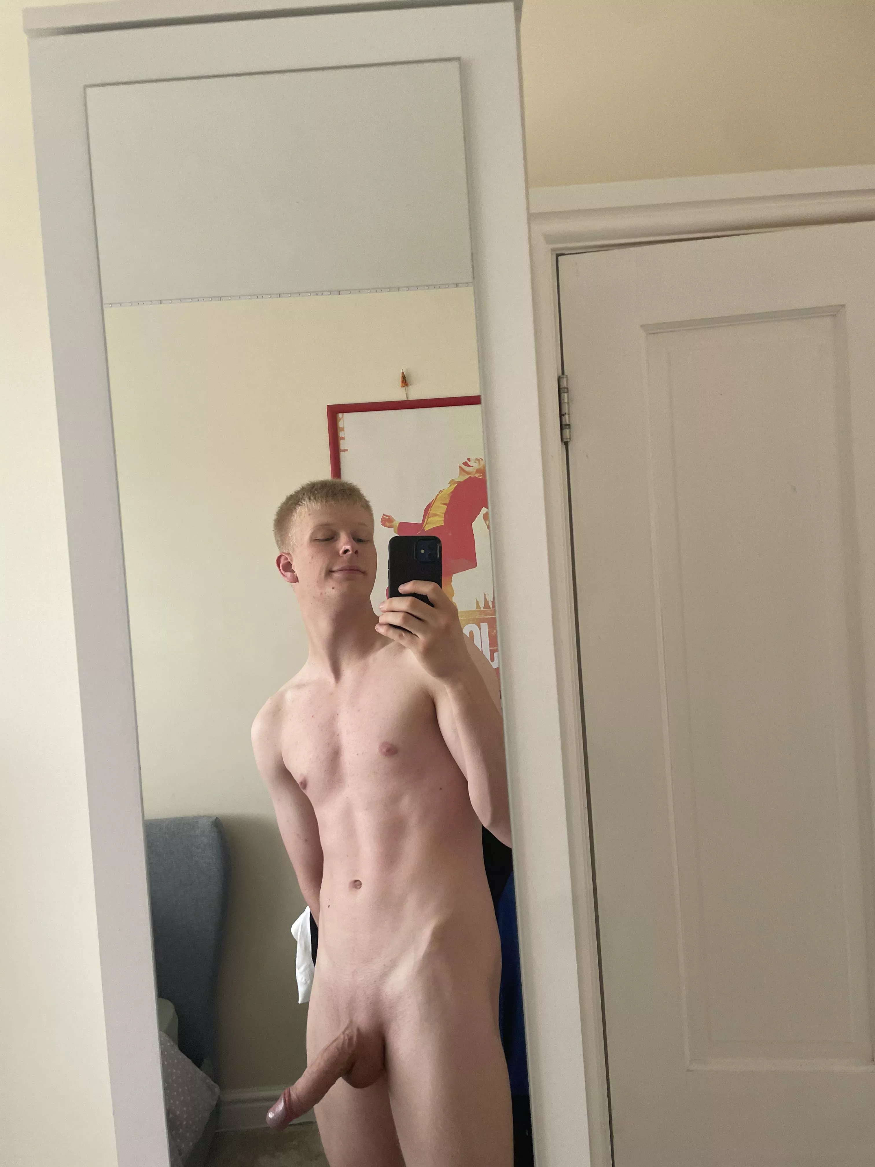 [20] Very smiley for some reason 🥰