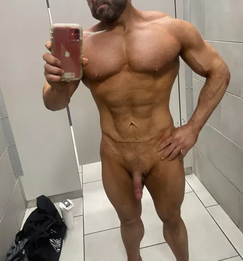 (39) post bodybuilding competition, fake tan and a lot of carbs later 