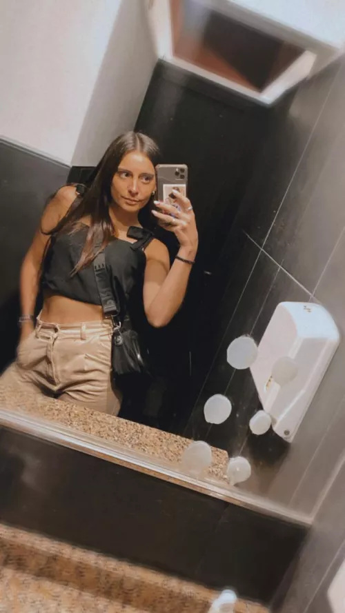 Effortlessly cool on my new top
