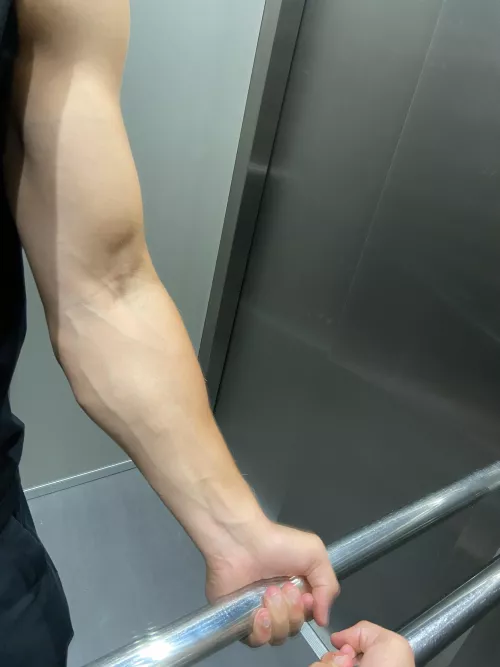 Elevator lighting is always so damn good