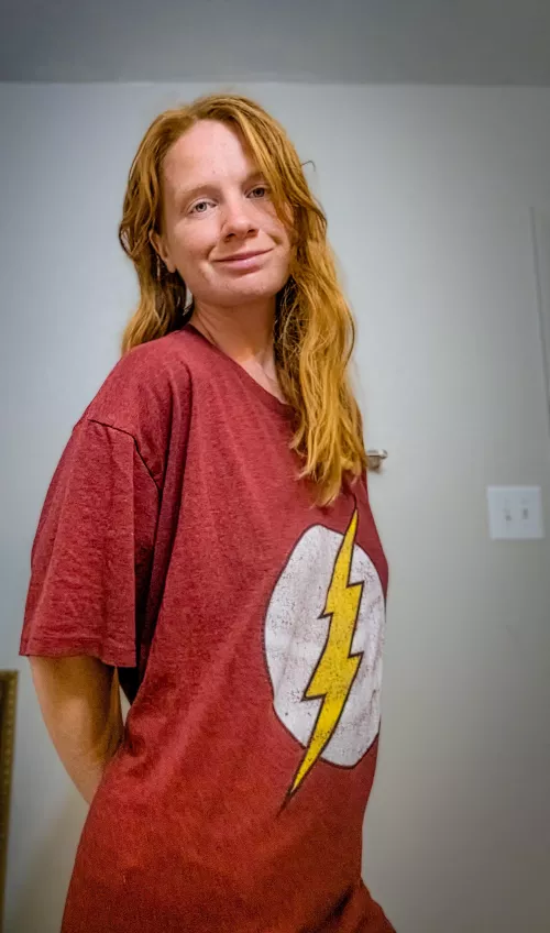 Fiery reflections: a redhead's inner light🔅 [F27]