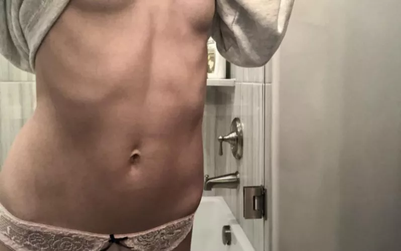 Love to show off my midriff 