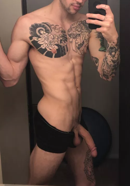 need a bro to send nudes to