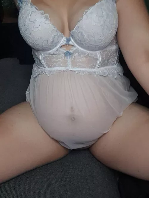 [pregnant] who wants to suck my milk titts? 💦