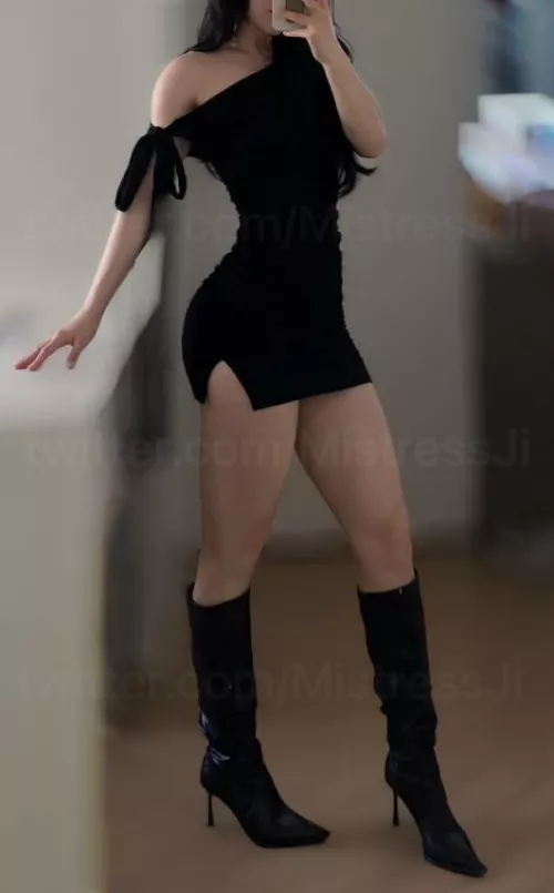 Who’s gonna shine my boots like a good pet? 