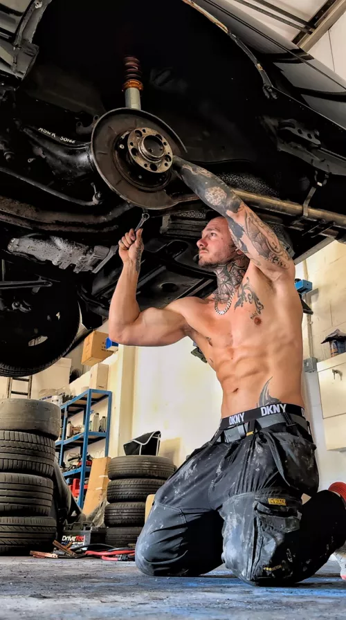 Anyone needing a service? 😏