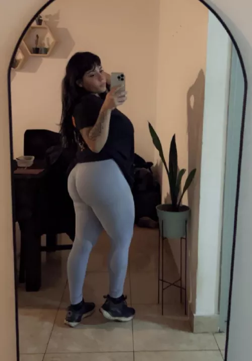 Come with me and be my gym partner 