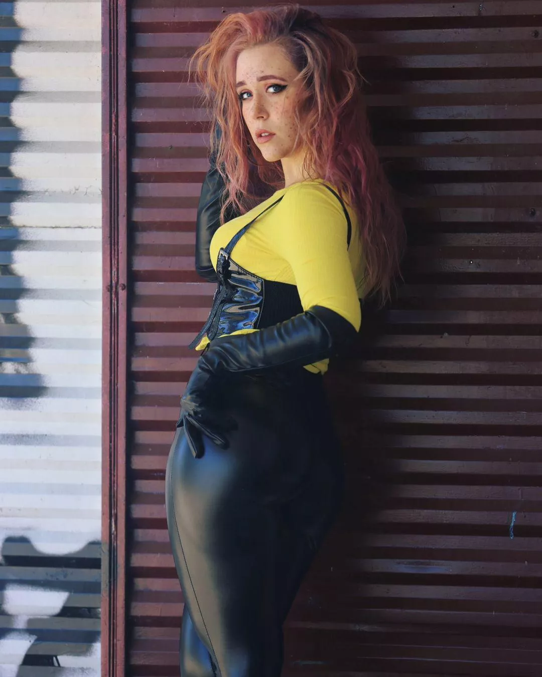 Do these tight leather pants and pink hair make you want to look twice?