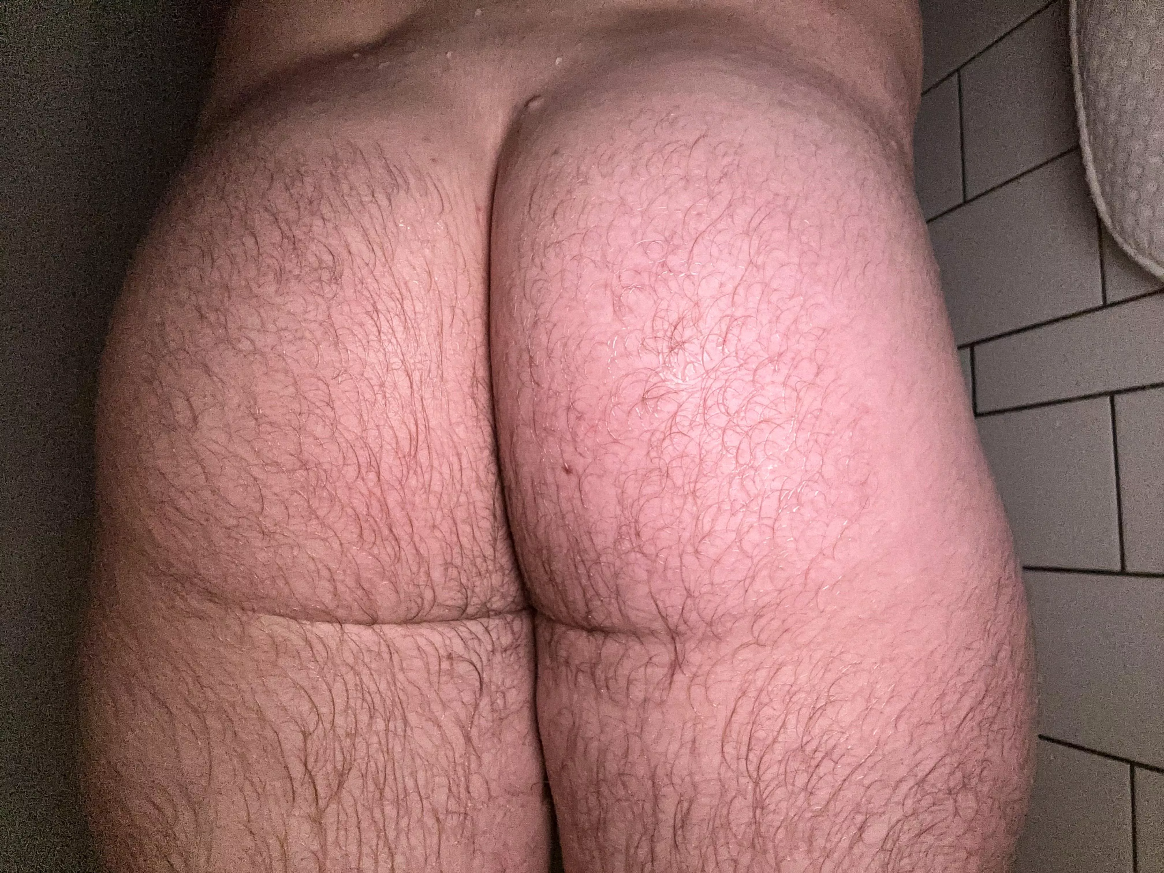 Don’t worry, you can stare at my ass in the gym showers, I don’t mind 😏 [26]
