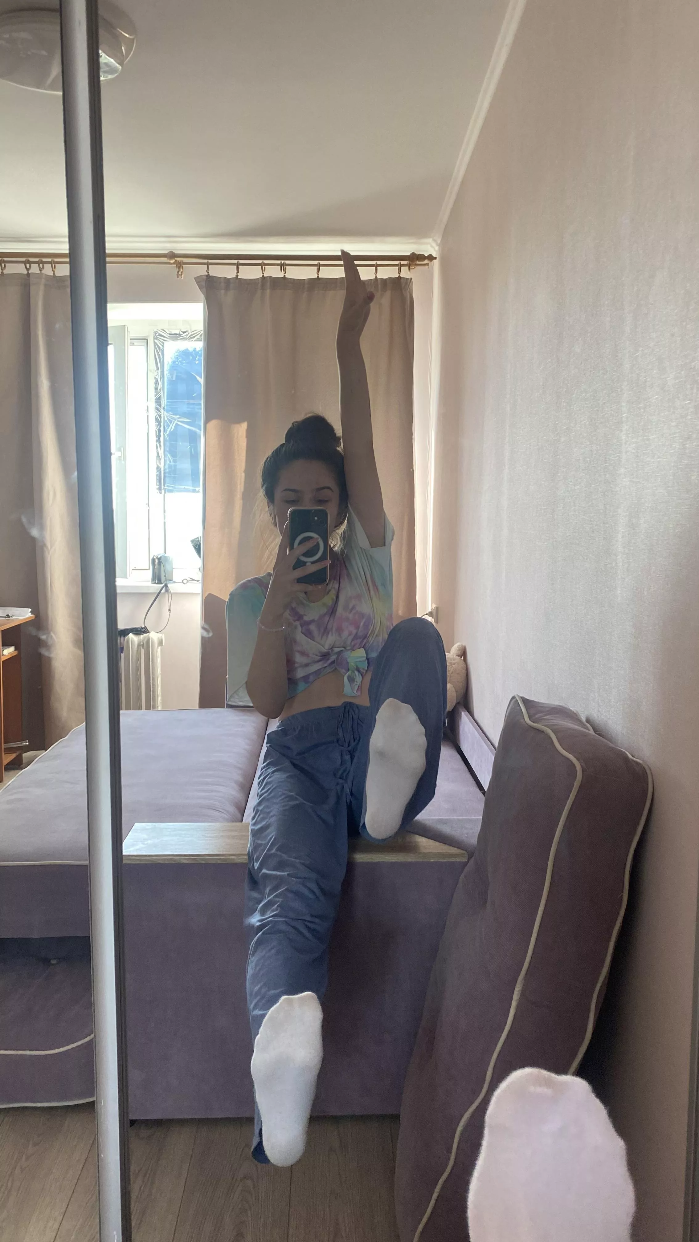 feel happy in white socks [f]