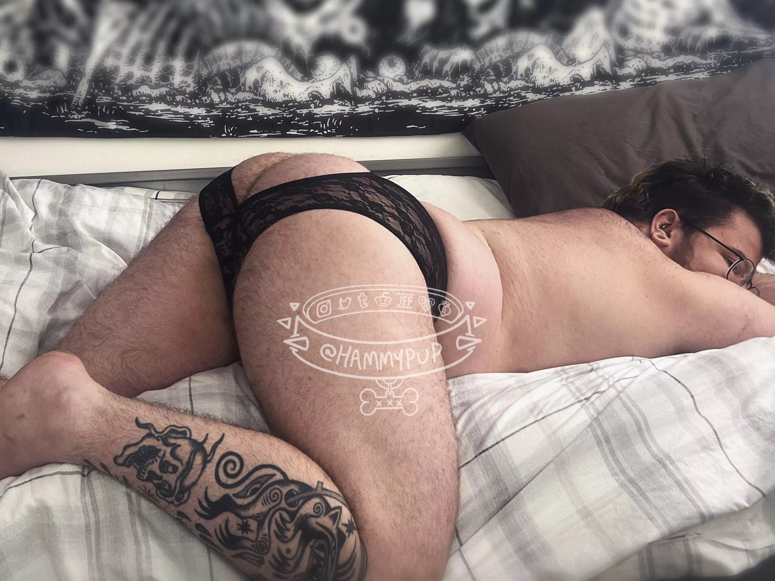 I vote for more guys in lace 😌