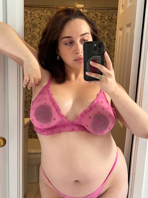 My pregnancy nipples have gotten huge 🍒 do you like them? 