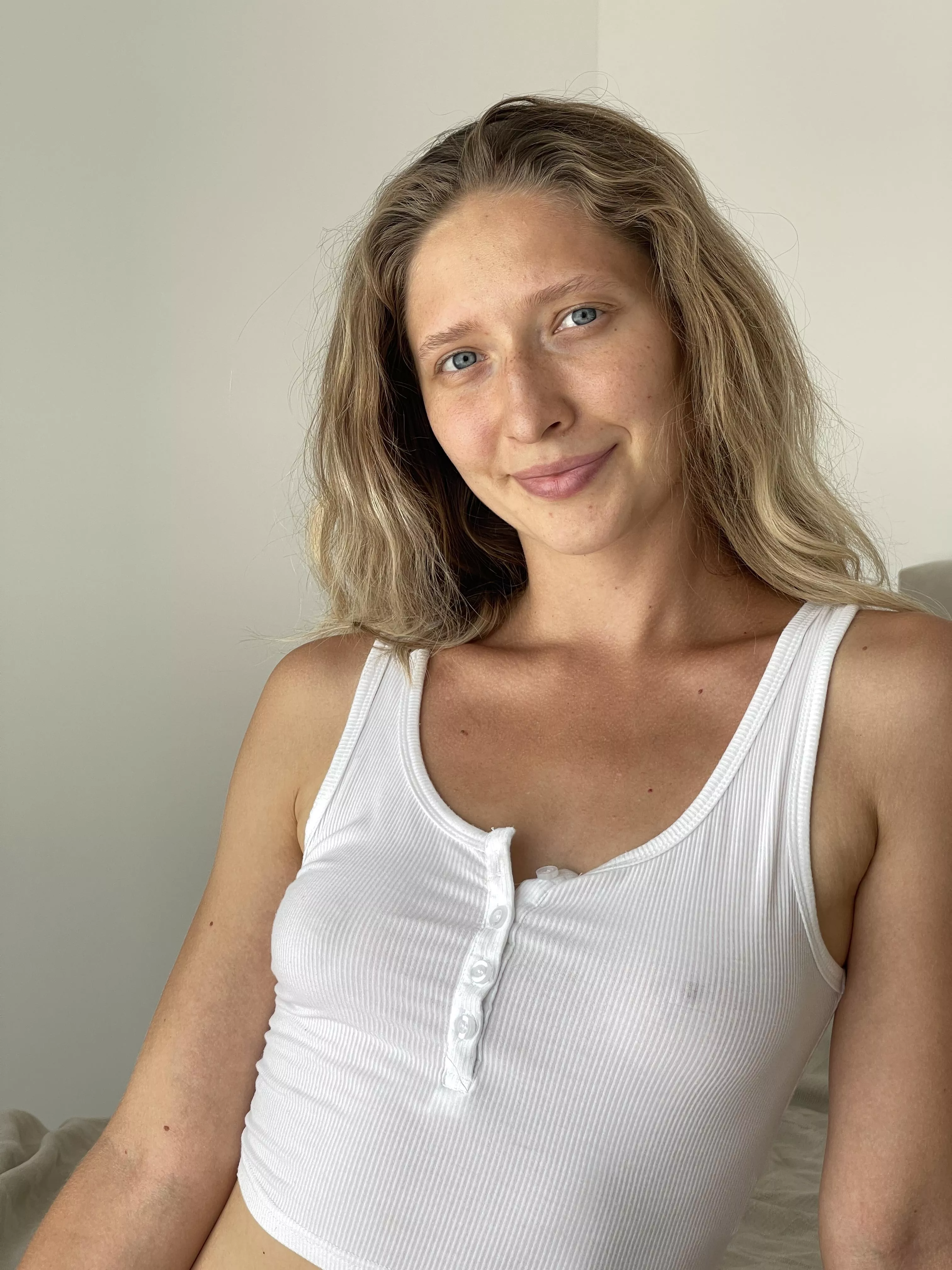 no bra no problem, only happy smiles around