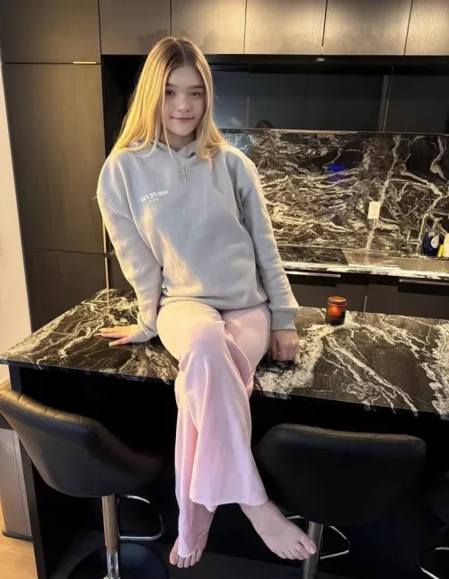 This simple fit can also attract your attention