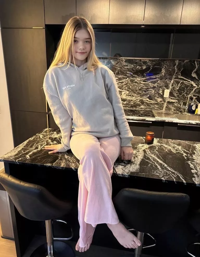 This simple fit can also attract your attention