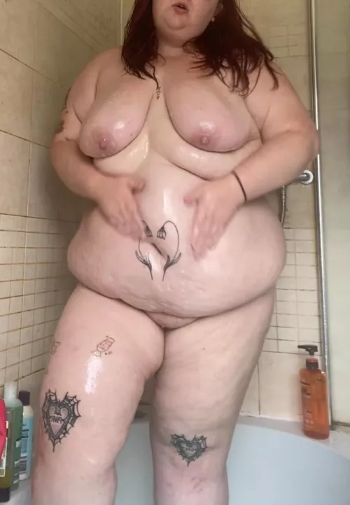 Wanna shower with a horny bbw?