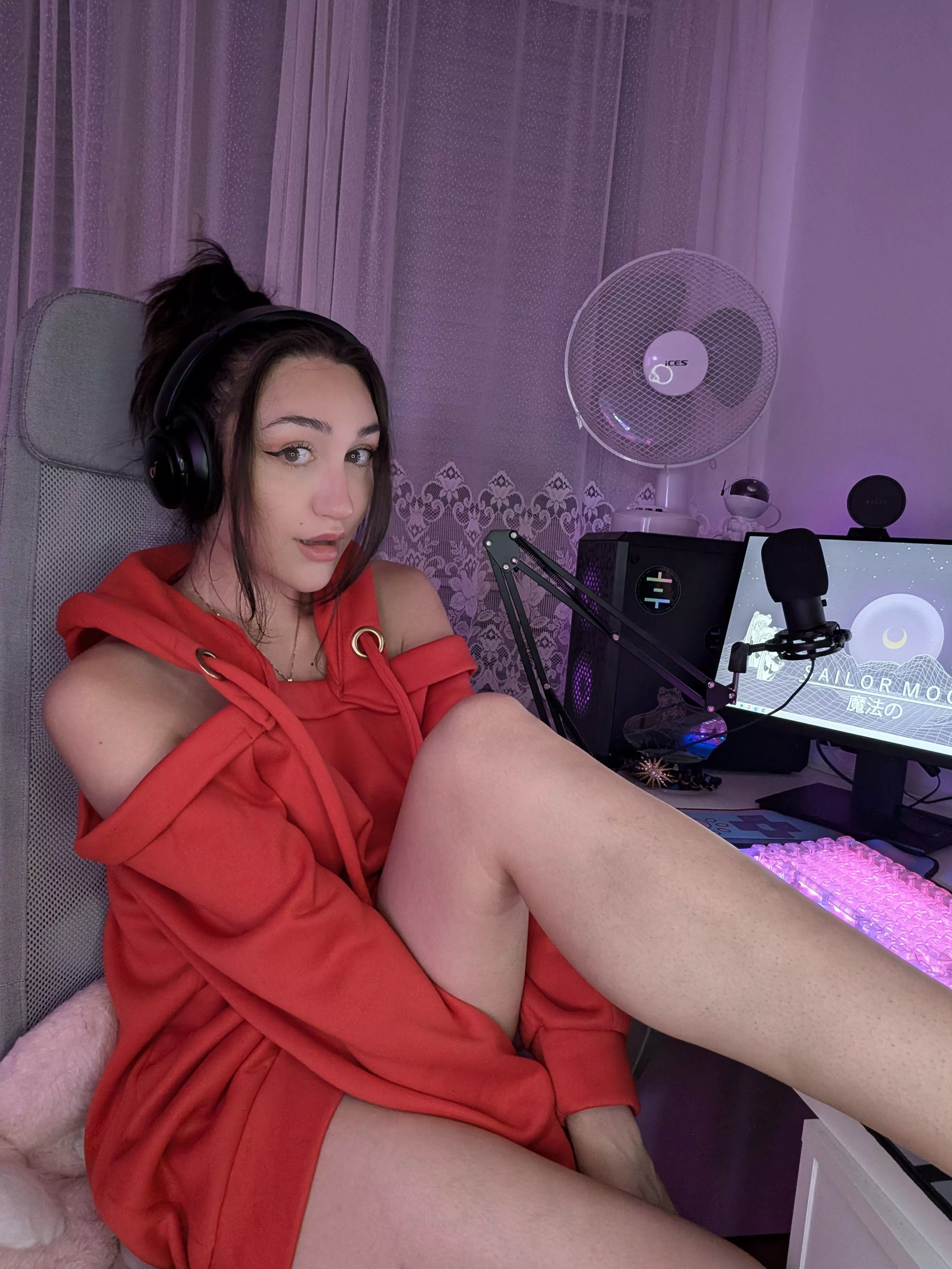 A cute transgirl that'll make your day brighter