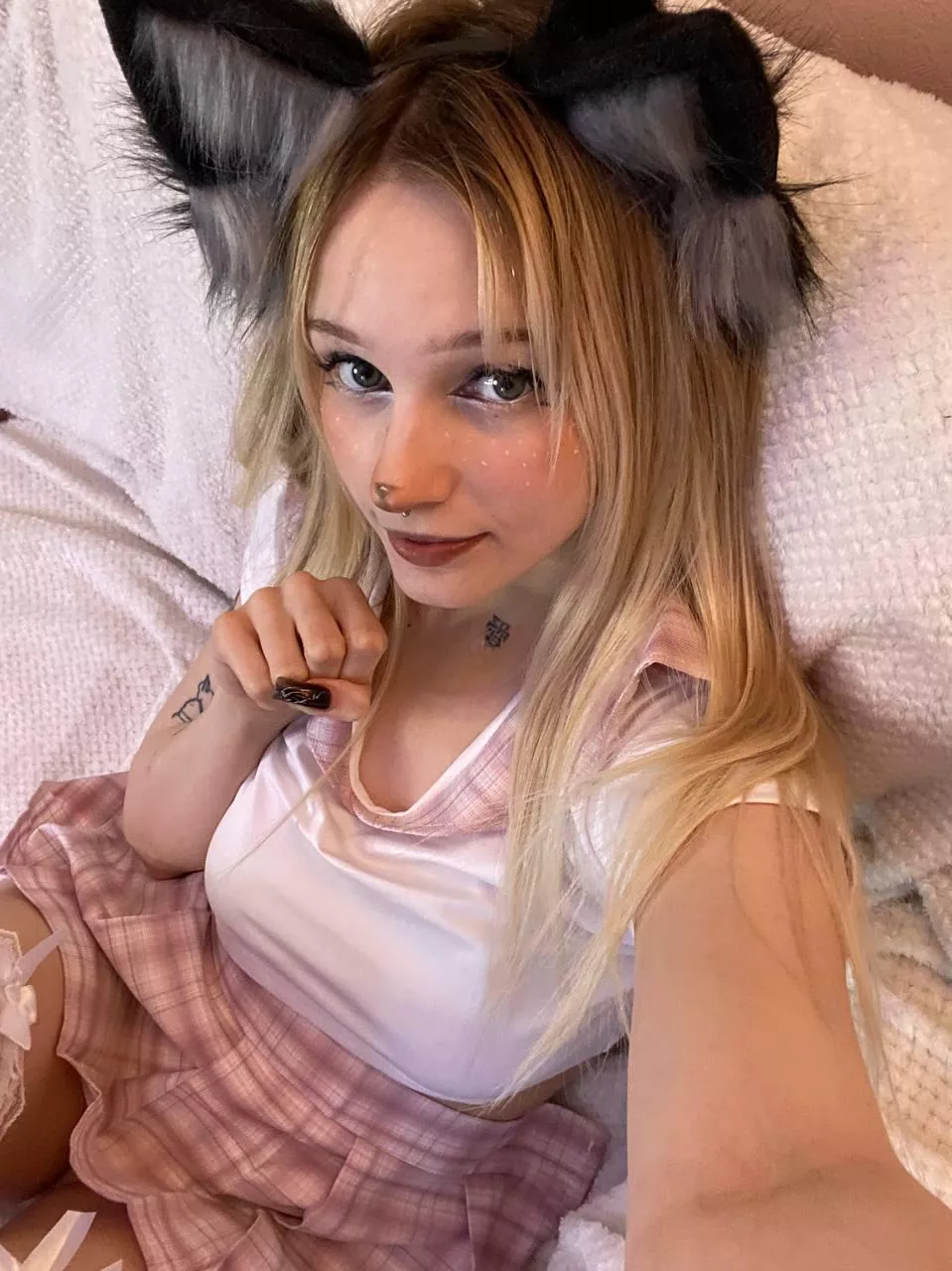 felt cute as a catgirl and decided to share it with you
