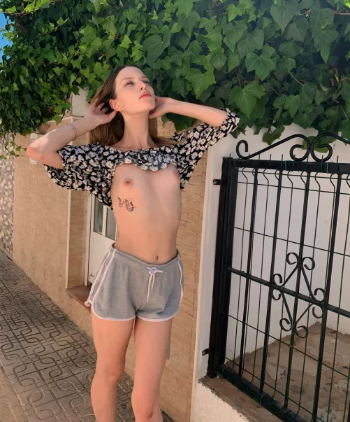 I like to show my tits to my neighbors on the street