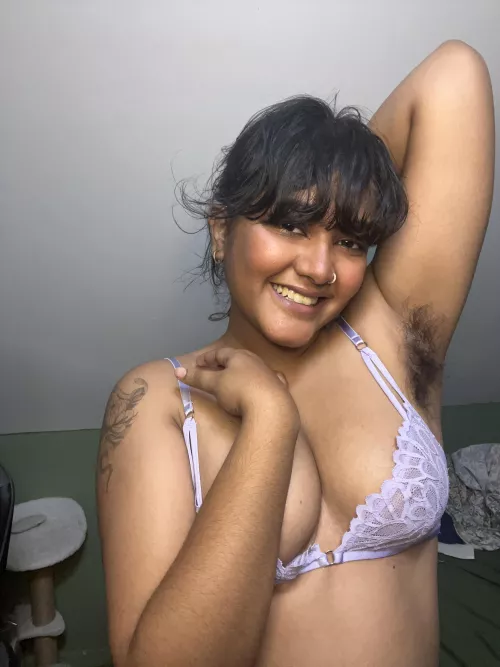 I’m trying to fall in love with my body hair. Do help! 