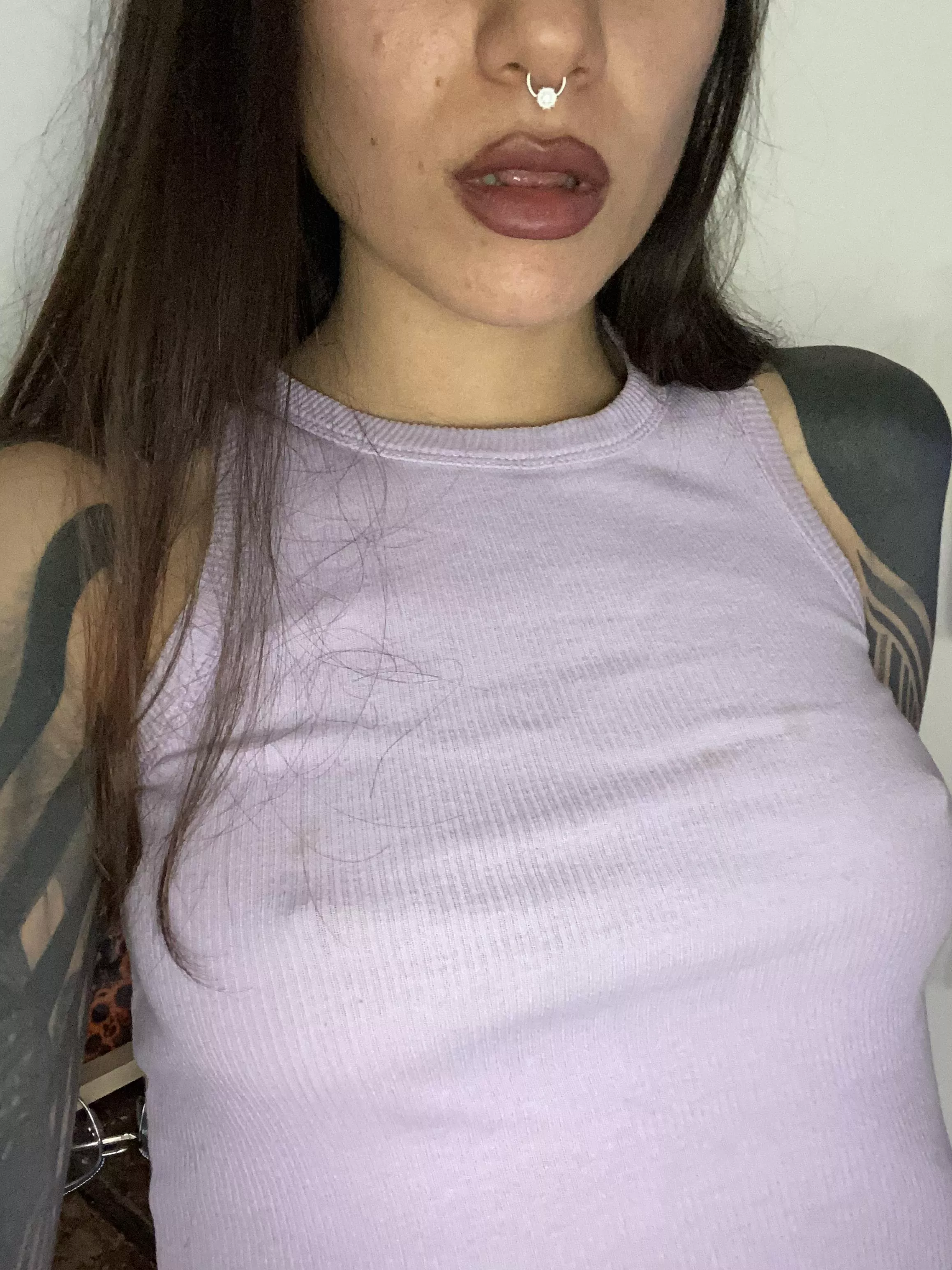 kiss my lips first and then my nipps 